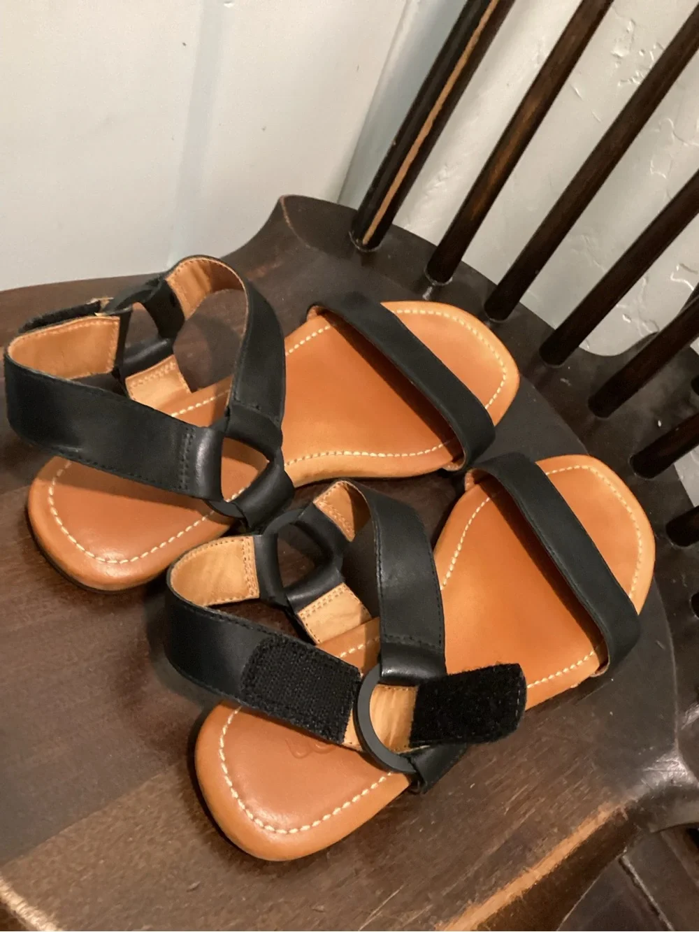 UGG Rynell Black Strappy Women's Sandals Leather size 7 US